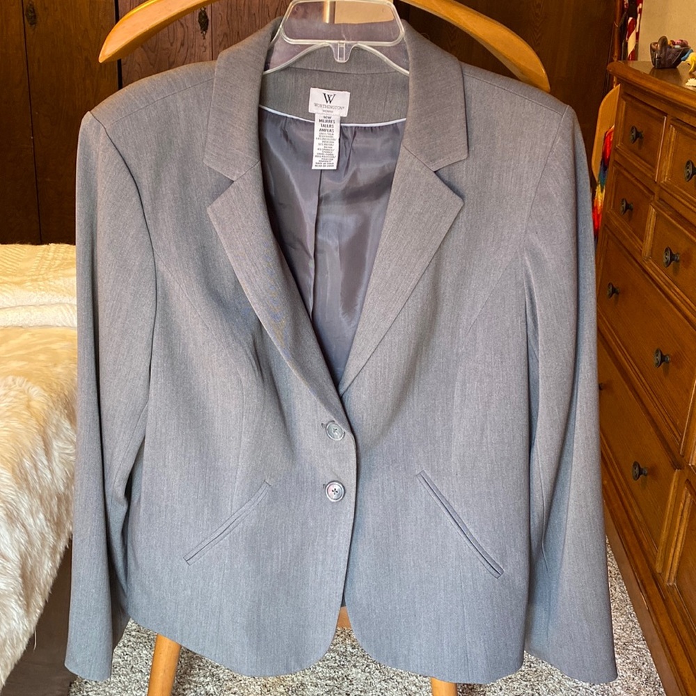 Like-New Women’s Suit Jacket
